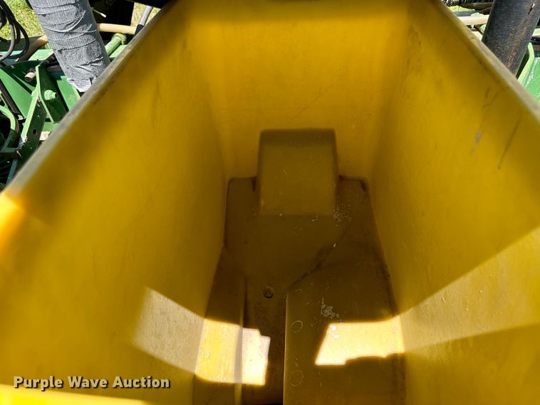 image for item NE9036 John Deere 7200  planter