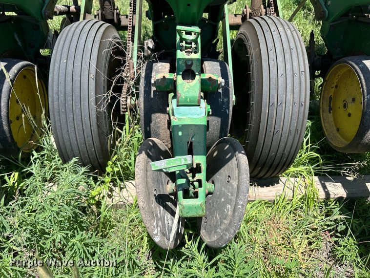 image for item NE9036 John Deere 7200  planter