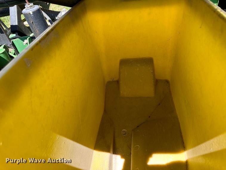 image for item NE9036 John Deere 7200  planter