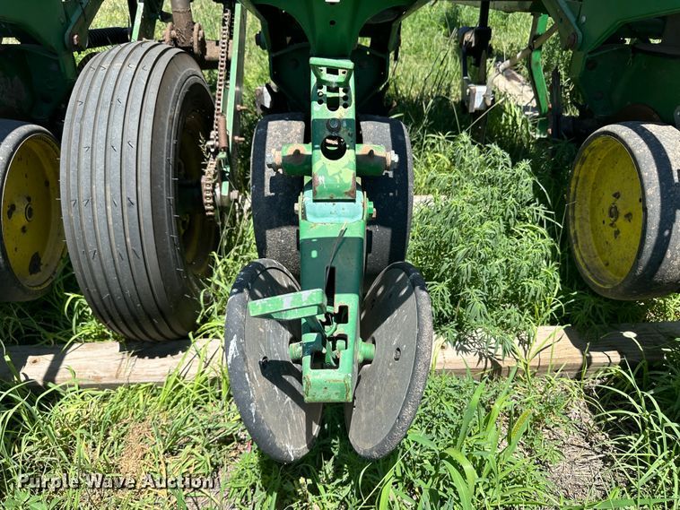 image for item NE9036 John Deere 7200  planter