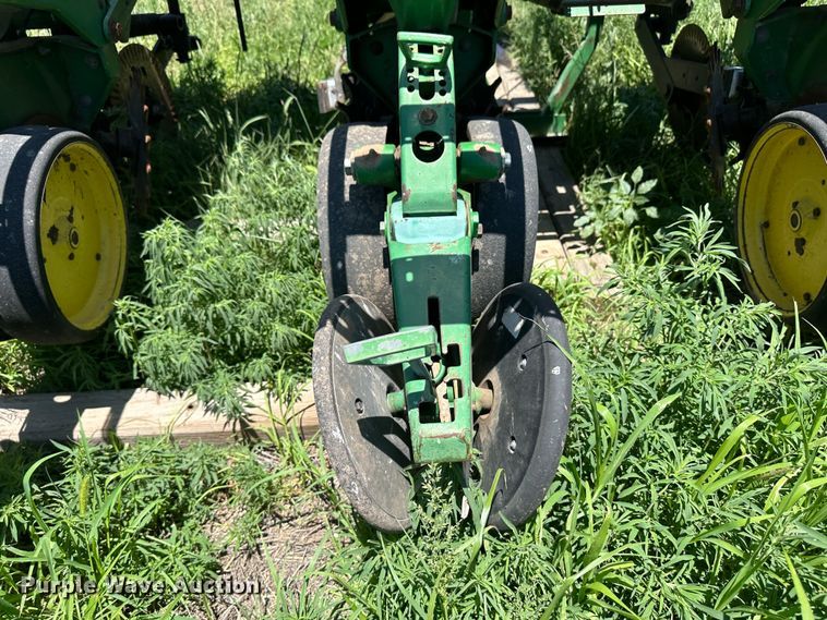 image for item NE9036 John Deere 7200  planter