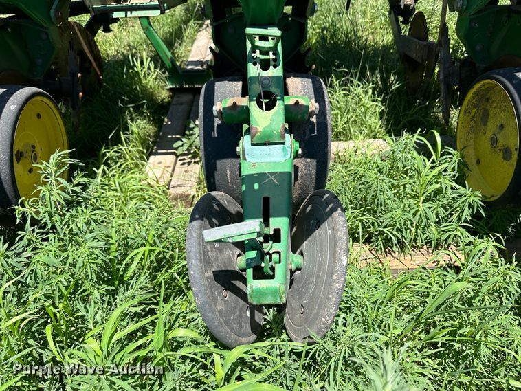 image for item NE9036 John Deere 7200  planter