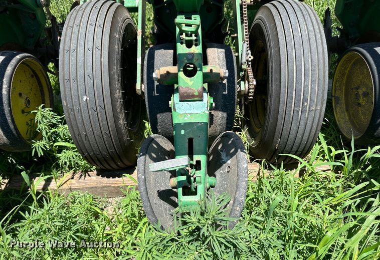 image for item NE9036 John Deere 7200  planter