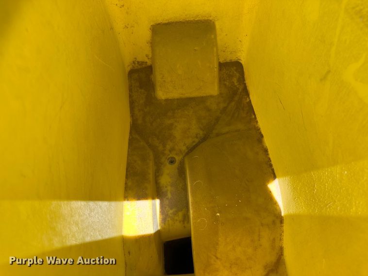 image for item NE9036 John Deere 7200  planter