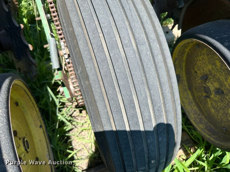 image for item NE9036 John Deere 7200  planter