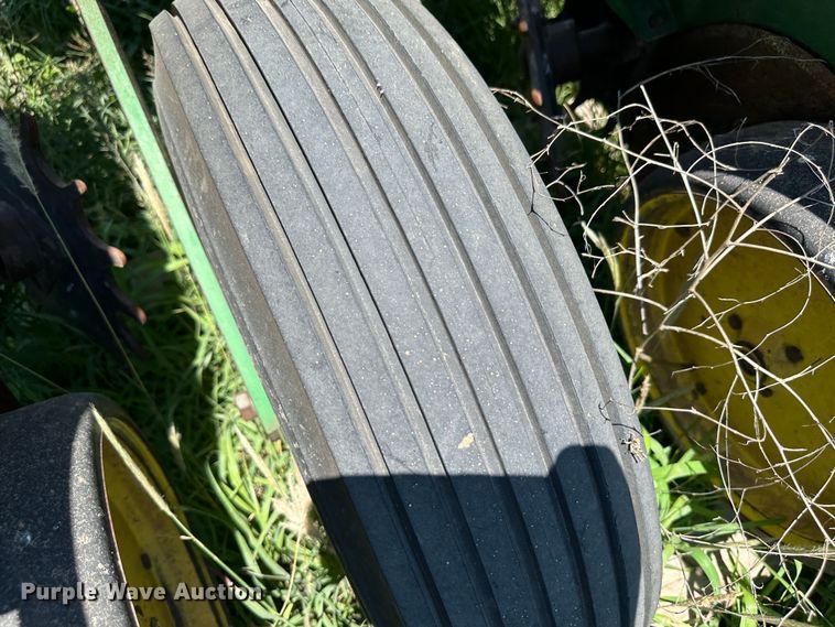 image for item NE9036 John Deere 7200  planter