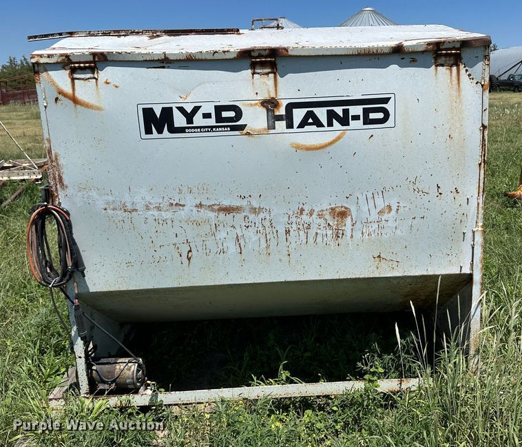 image for item NE9039 My-D Han-D  cake feeder