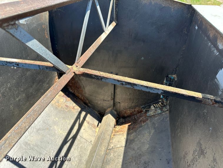 image for item NE9039 My-D Han-D  cake feeder