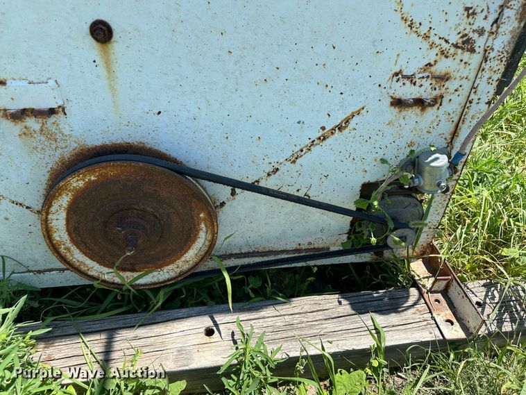 image for item NE9039 My-D Han-D  cake feeder