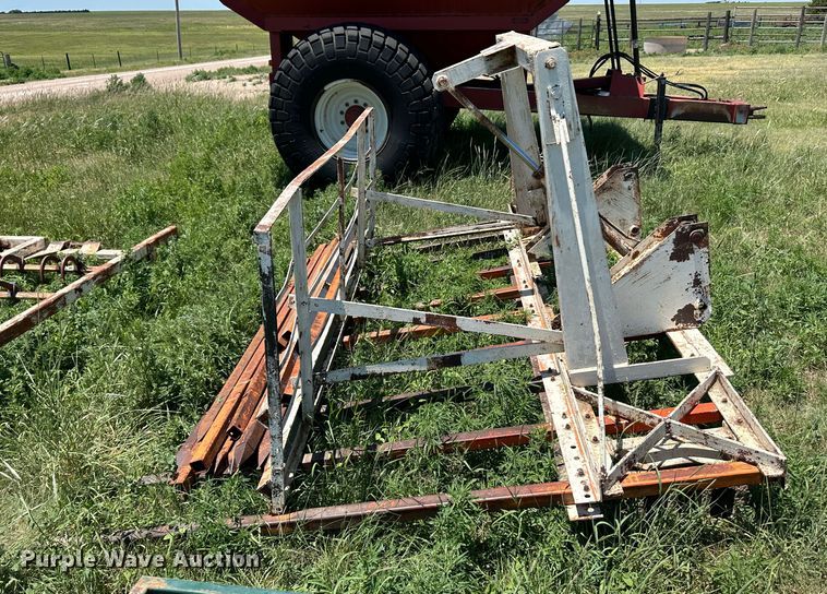 image for item NE9041 Bale stacker