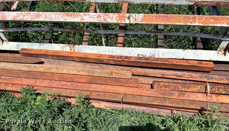 image for item NE9041 Bale stacker