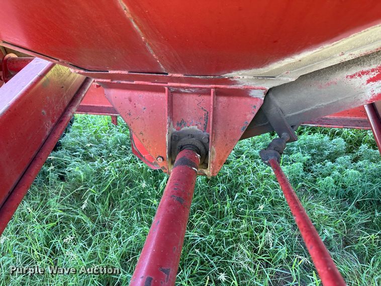 image for item NE9042 Unverferth GC70  grain cart