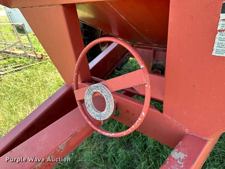 image for item NE9042 Unverferth GC70  grain cart
