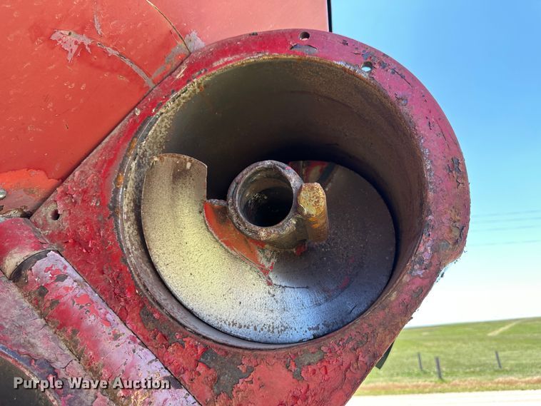 image for item NE9042 Unverferth GC70  grain cart