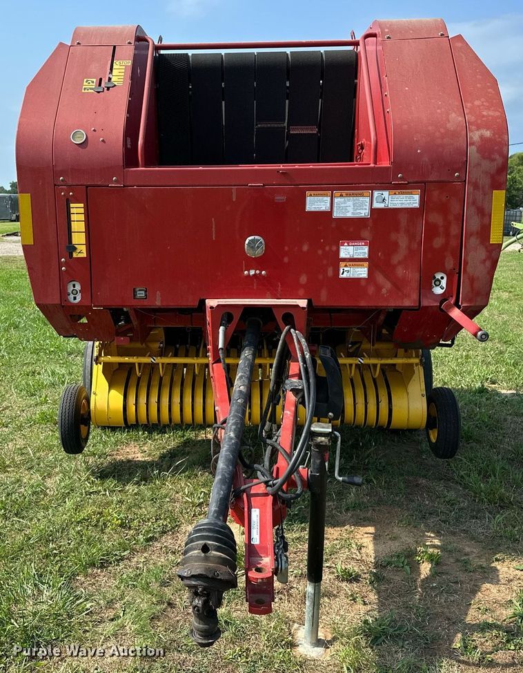 image for item OC9041 New Holland BR7060  round baler