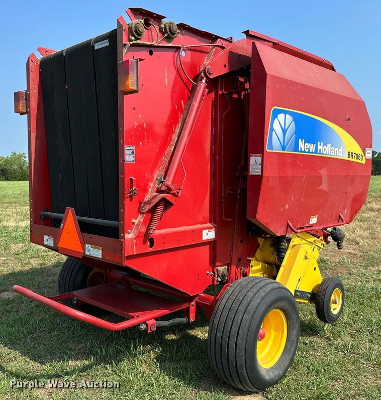 image for item OC9041 New Holland BR7060  round baler