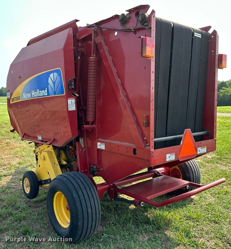 image for item OC9041 New Holland BR7060  round baler