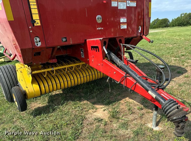 image for item OC9041 New Holland BR7060  round baler