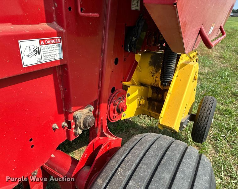 image for item OC9041 New Holland BR7060  round baler