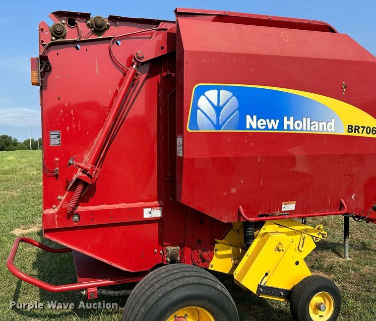 image for item OC9041 New Holland BR7060  round baler