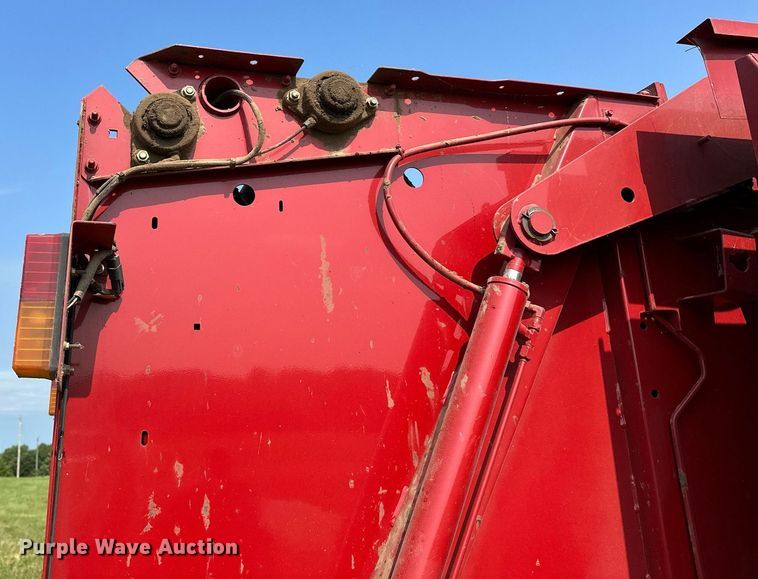 image for item OC9041 New Holland BR7060  round baler