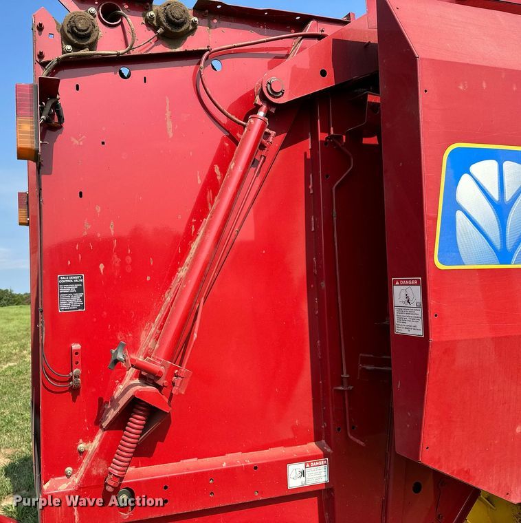 image for item OC9041 New Holland BR7060  round baler