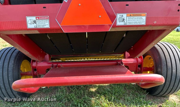 image for item OC9041 New Holland BR7060  round baler