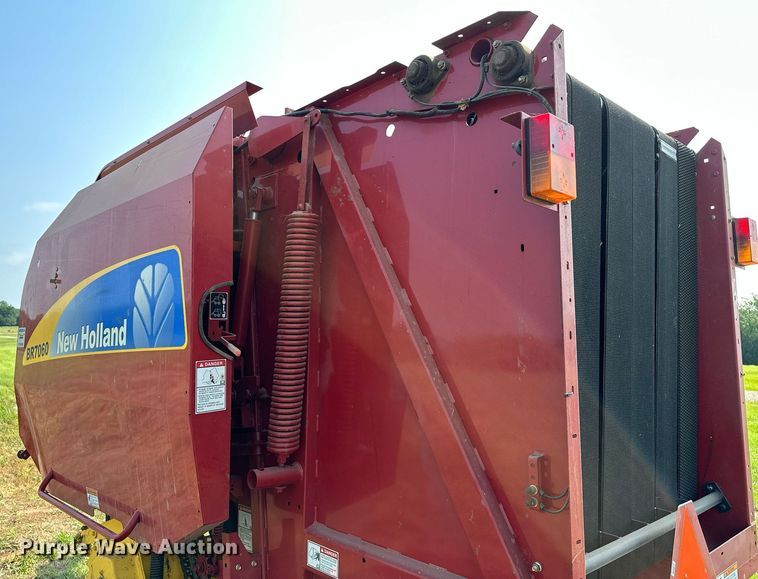 image for item OC9041 New Holland BR7060  round baler