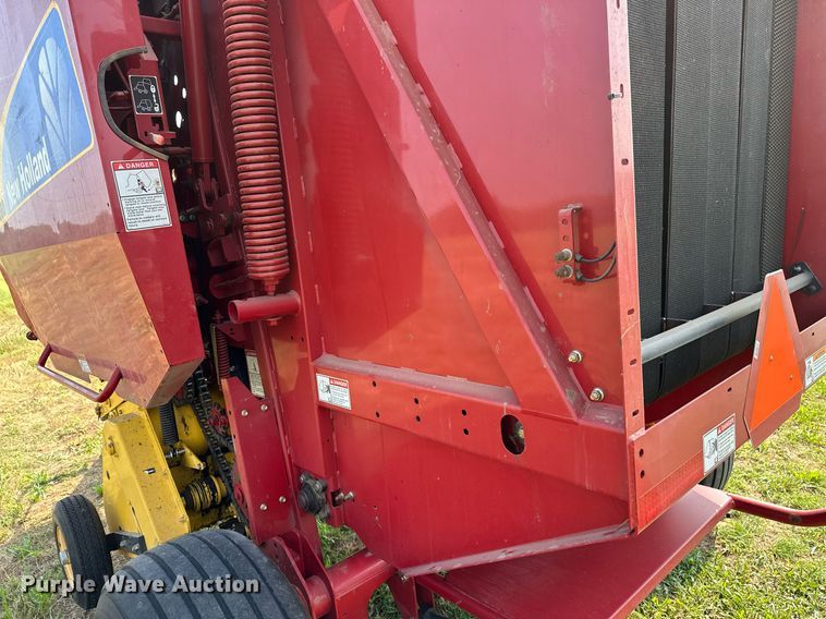 image for item OC9041 New Holland BR7060  round baler