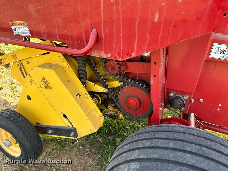 image for item OC9041 New Holland BR7060  round baler