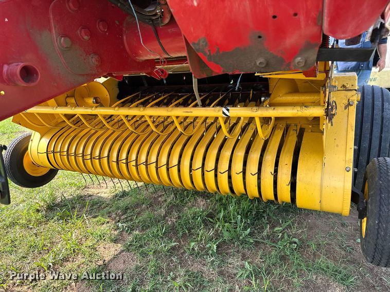 image for item OC9041 New Holland BR7060  round baler