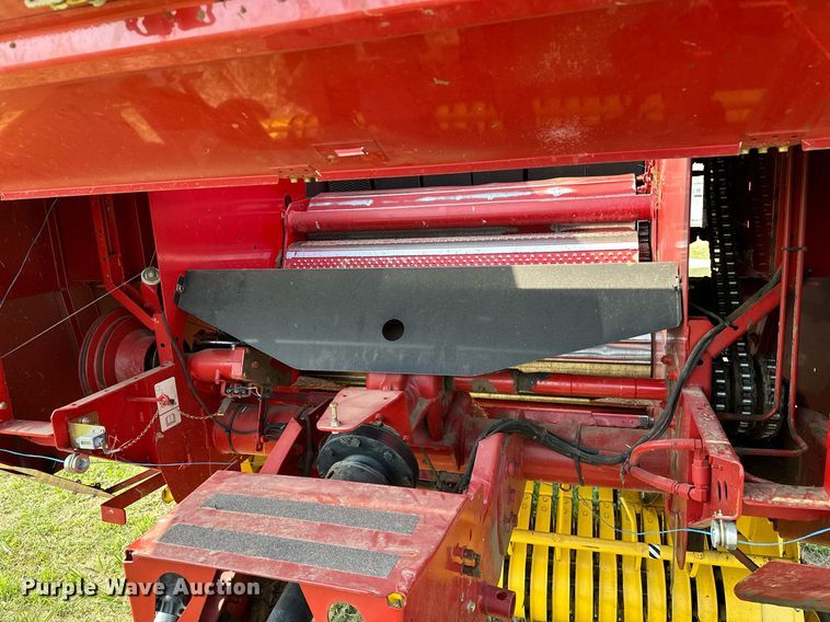 image for item OC9041 New Holland BR7060  round baler