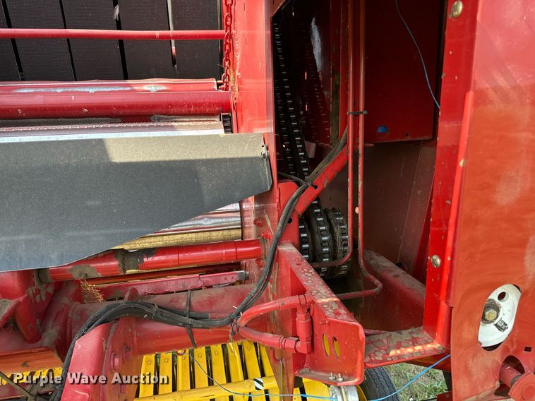 image for item OC9041 New Holland BR7060  round baler