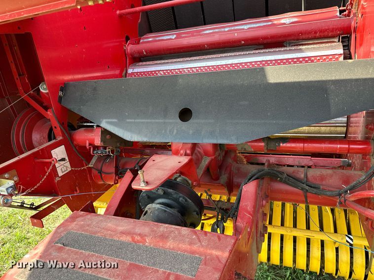 image for item OC9041 New Holland BR7060  round baler