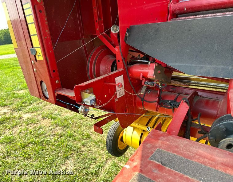 image for item OC9041 New Holland BR7060  round baler