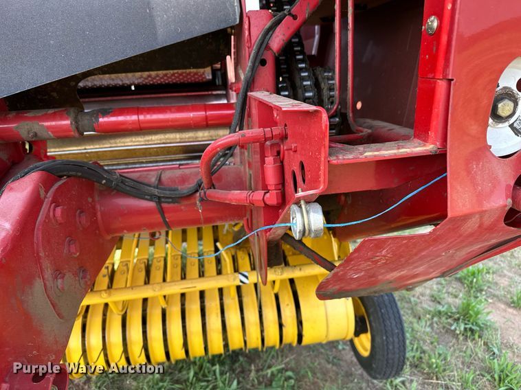 image for item OC9041 New Holland BR7060  round baler