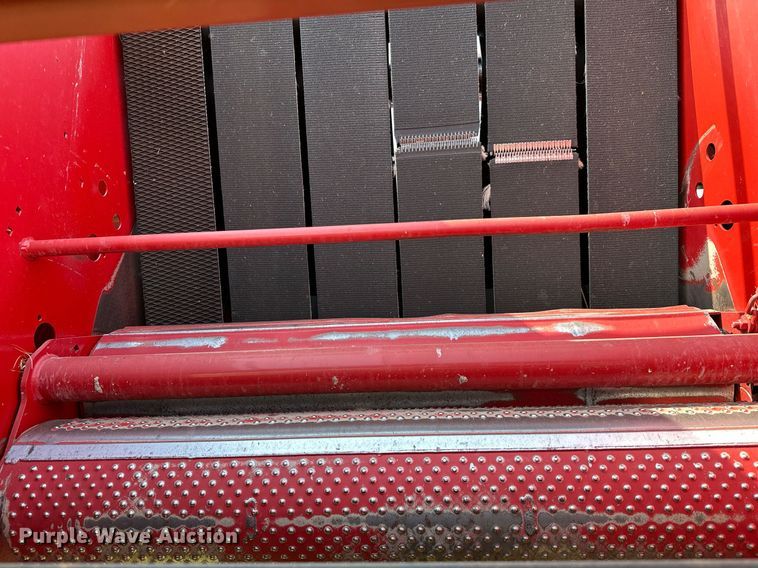 image for item OC9041 New Holland BR7060  round baler