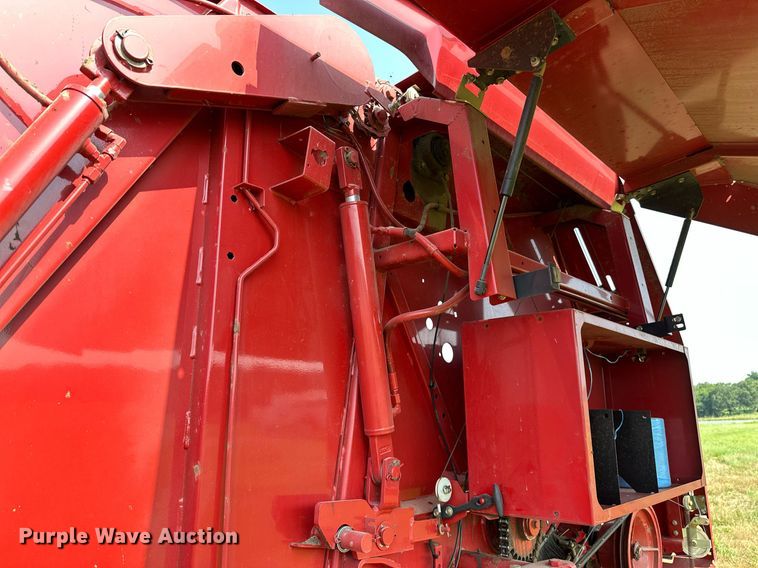 image for item OC9041 New Holland BR7060  round baler