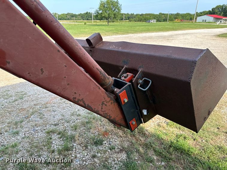 image for item OC9080 1983 Massey Ferguson 690  tractor