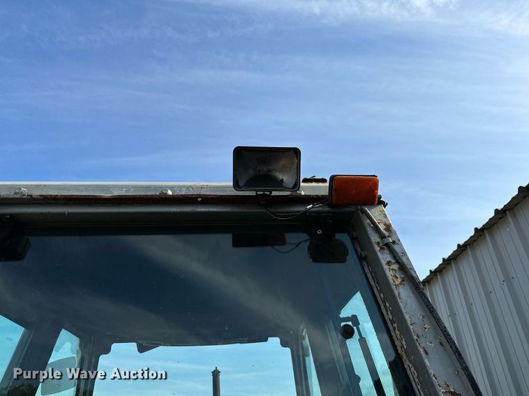 image for item OC9080 1983 Massey Ferguson 690  tractor