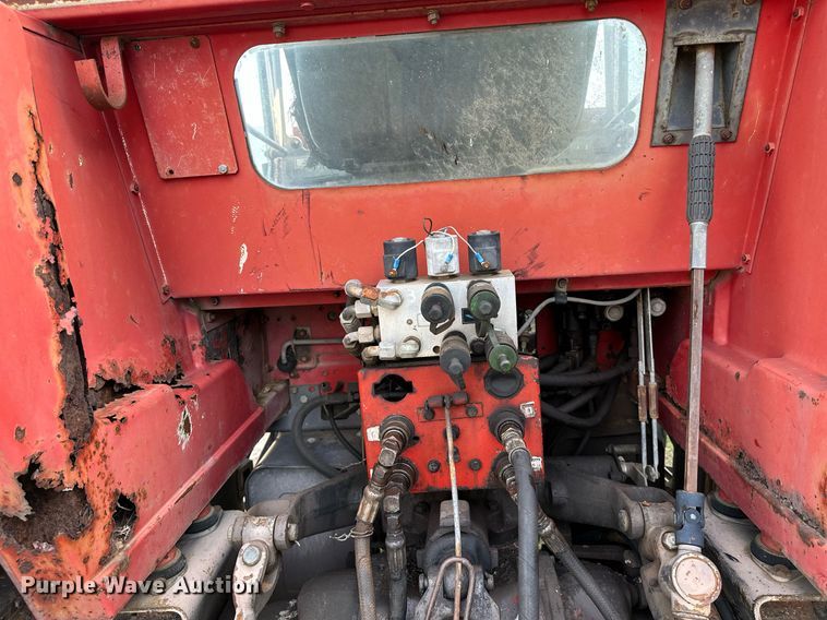 image for item OC9080 1983 Massey Ferguson 690  tractor