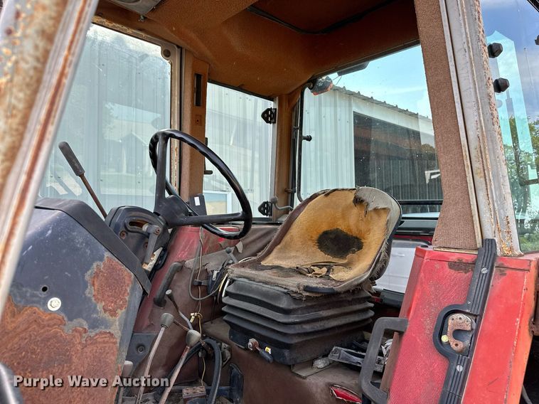 image for item OC9080 1983 Massey Ferguson 690  tractor