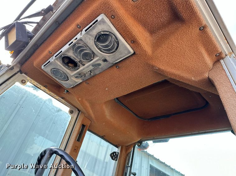 image for item OC9080 1983 Massey Ferguson 690  tractor