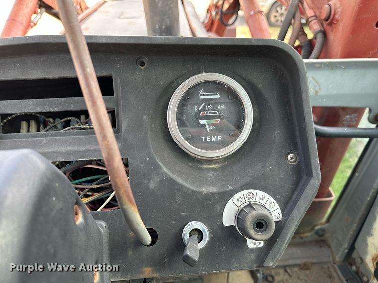 image for item OC9080 1983 Massey Ferguson 690  tractor