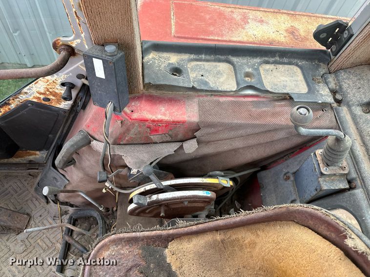 image for item OC9080 1983 Massey Ferguson 690  tractor