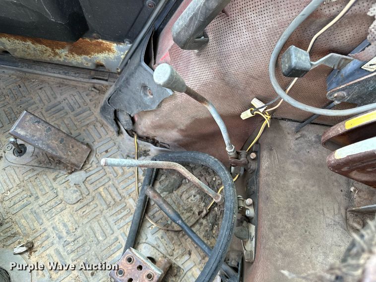 image for item OC9080 1983 Massey Ferguson 690  tractor