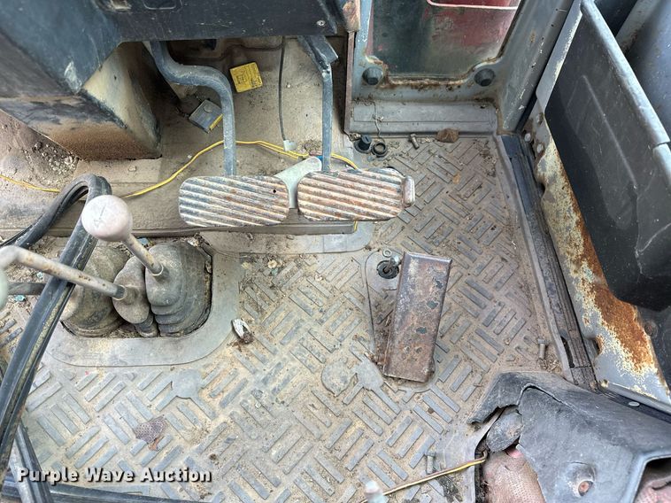 image for item OC9080 1983 Massey Ferguson 690  tractor