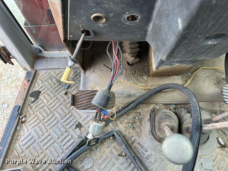 image for item OC9080 1983 Massey Ferguson 690  tractor