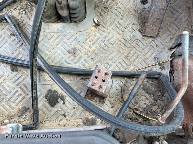 image for item OC9080 1983 Massey Ferguson 690  tractor