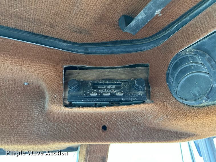 image for item OC9080 1983 Massey Ferguson 690  tractor